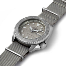 Load image into Gallery viewer, Seiko 5 Sports SRPG61K1 SRPG61