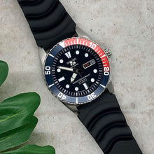 Load image into Gallery viewer, Seiko 5 Black Dial Rubber Strap Automatic Mens Watch SNZF15J2 Men&#39;s Watch
