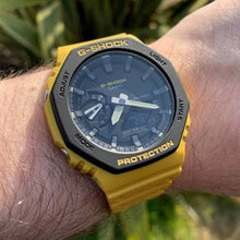 Laden Sie das Bild in den Galerie-Viewer, Casio G-Shock Special Colour GA-2110SU-9A / GA-2110SU-9ADR
