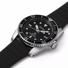 Load image into Gallery viewer, Seiko Prospex Solar SNE573P1 Scuba Diver 200m Black Dial SNE573
