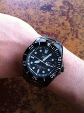 Load image into Gallery viewer, Seiko 5 SNZF21K1 SNZF21 RARE ITEM
