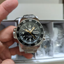 将图片加载到图库查看器，Seiko 5 Sports SKZ211K1 Map Meter
